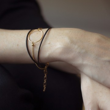 Bracelet caoutchouc, anneaux et chaîne plaqué or