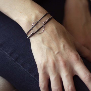 bracelet caoutchouc, anneaux et chaîne argent